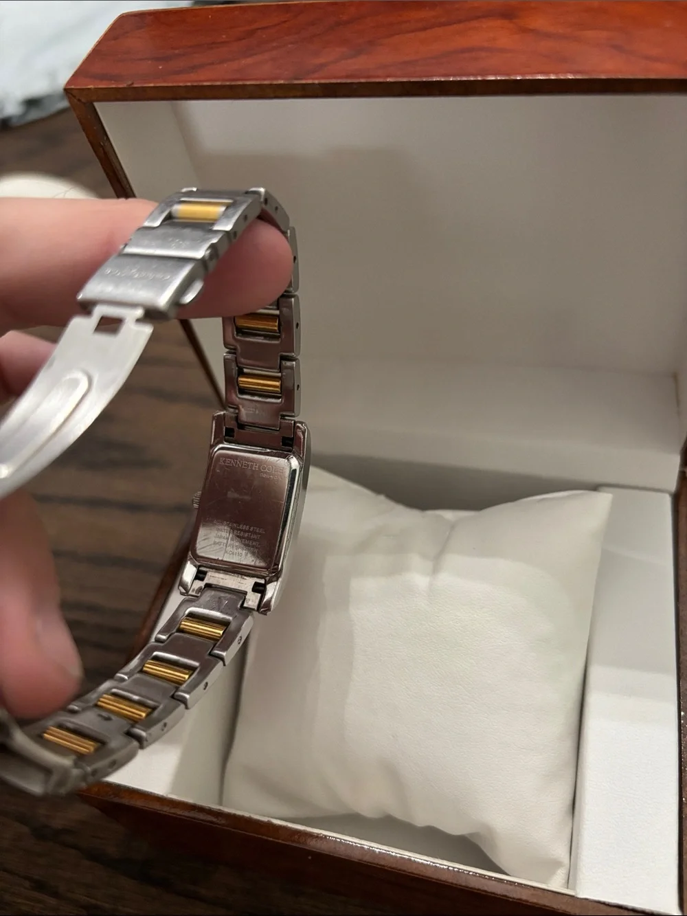 Kenneth Cole kenneth details battery